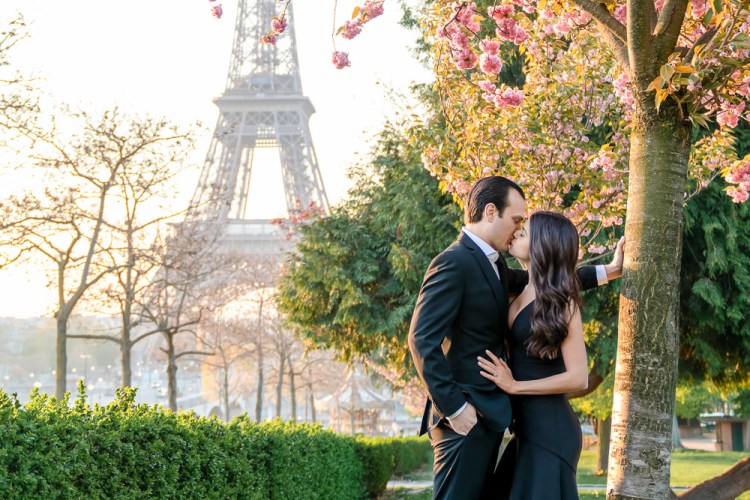 Hire-the-best-Paris-photographer-for-your-vacation-in-Paris